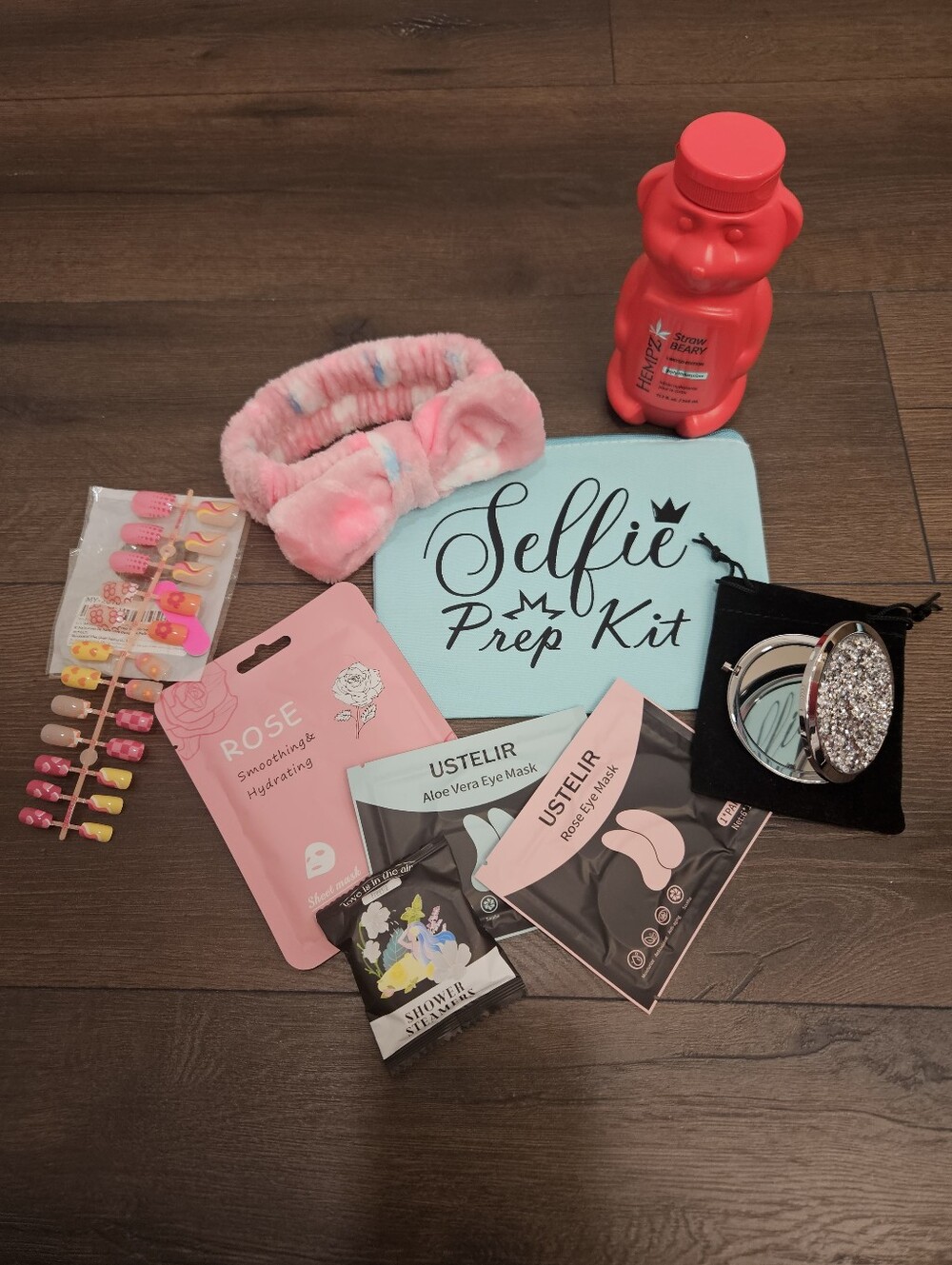 NEW Selfie Prep Kit Beauty Bundle HEMPZ Strawbeary Nails Spa Set